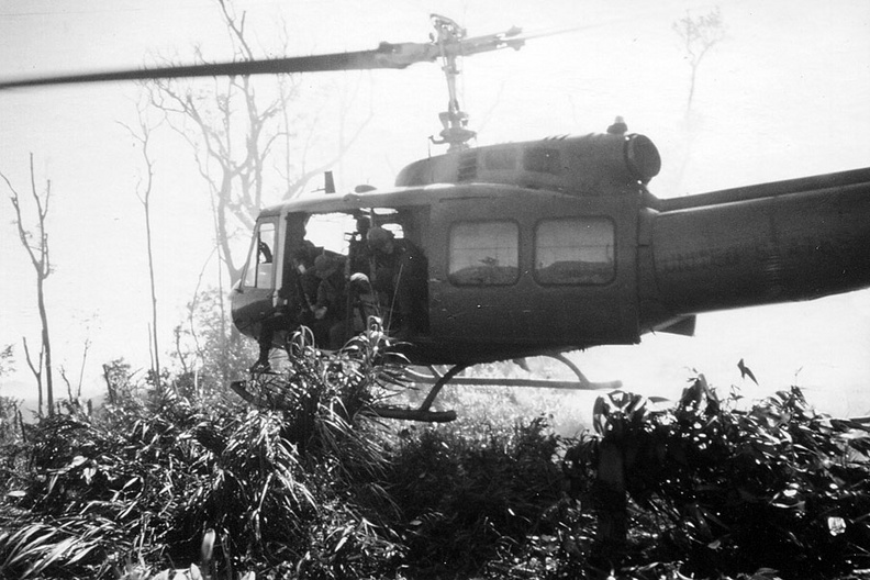 1971-Vietnam-Huey-002.jpg